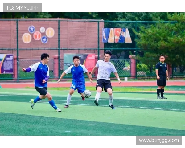 武汉足球明星现场风采展示与精彩瞬间回顾 武汉足球明星现场风采展示与精彩瞬间回顾