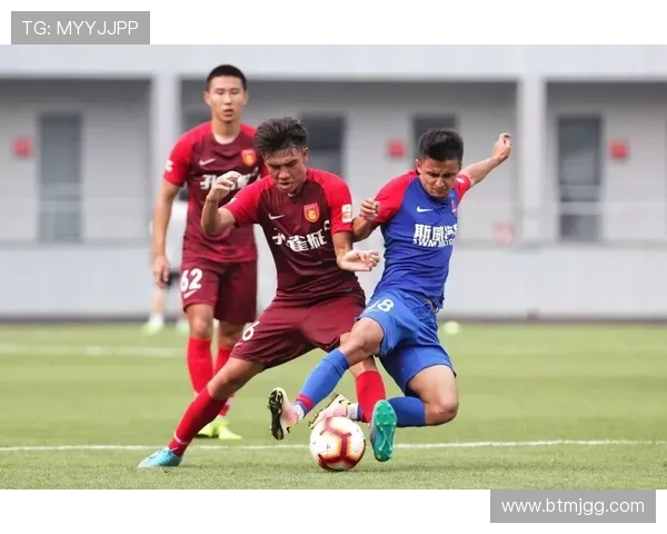 武汉足球队以58分领跑精英赛积分榜展现强劲实力